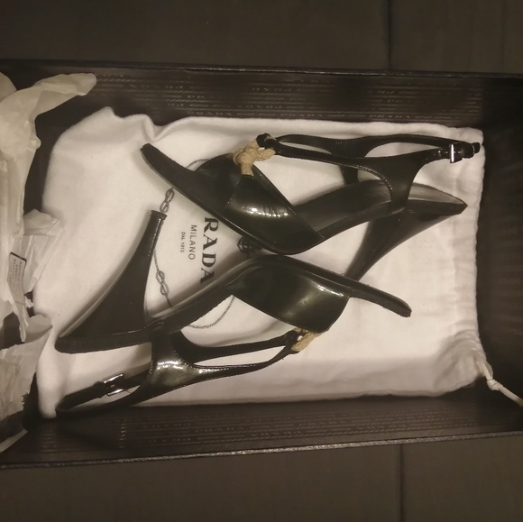 Prada - Picture 2 of 6